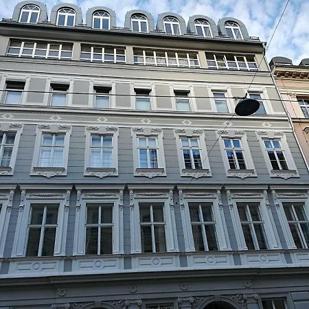 Gemuetliche Wohnung Nahe Zentrum Wina Bagian luar foto