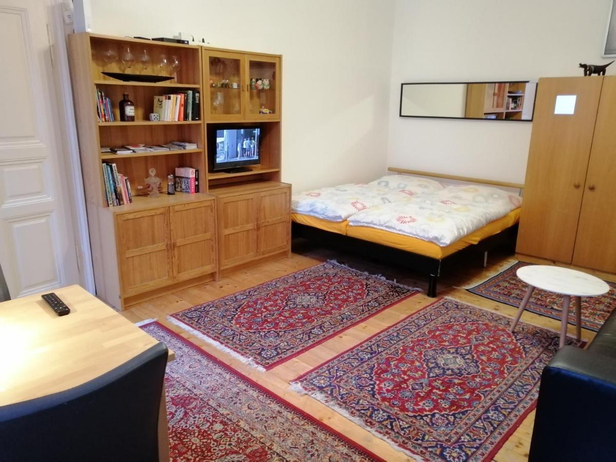 Gemuetliche Wohnung Nahe Zentrum Wina Bagian luar foto